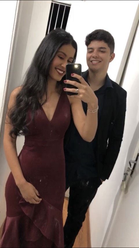 Sara e João arrumados para festa