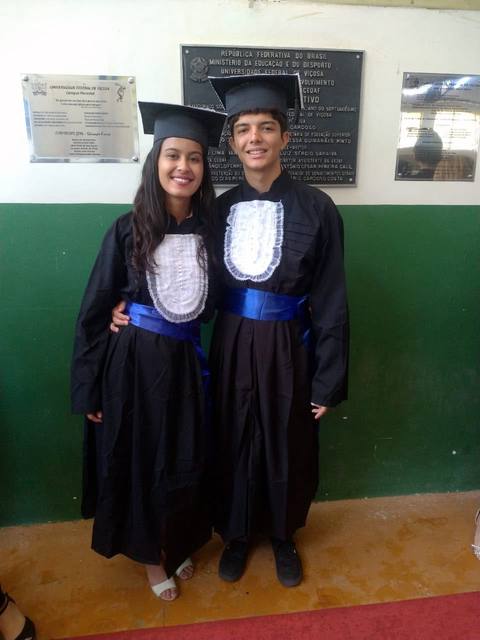 Sara e João na formatura