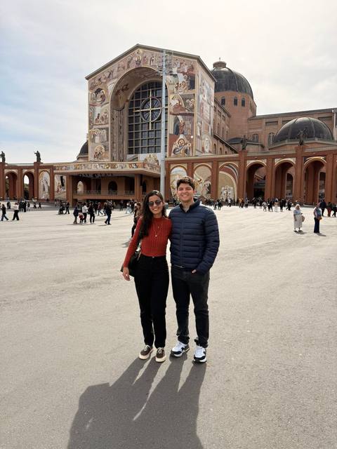 Sara e João no Santuário de Aparecida